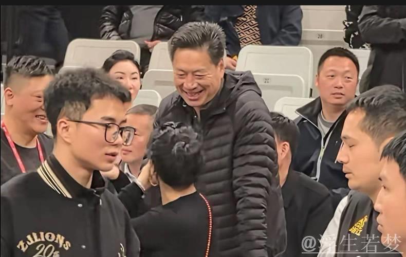 广厦总冠军颁奖仪式温馨时刻：李春江受邀出席获热烈欢迎